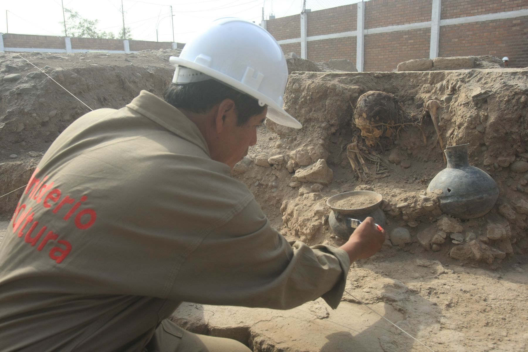 Trabajos arqueológicos en huaca Túpac Amaru B, ubicada en la Videna de San Luis.