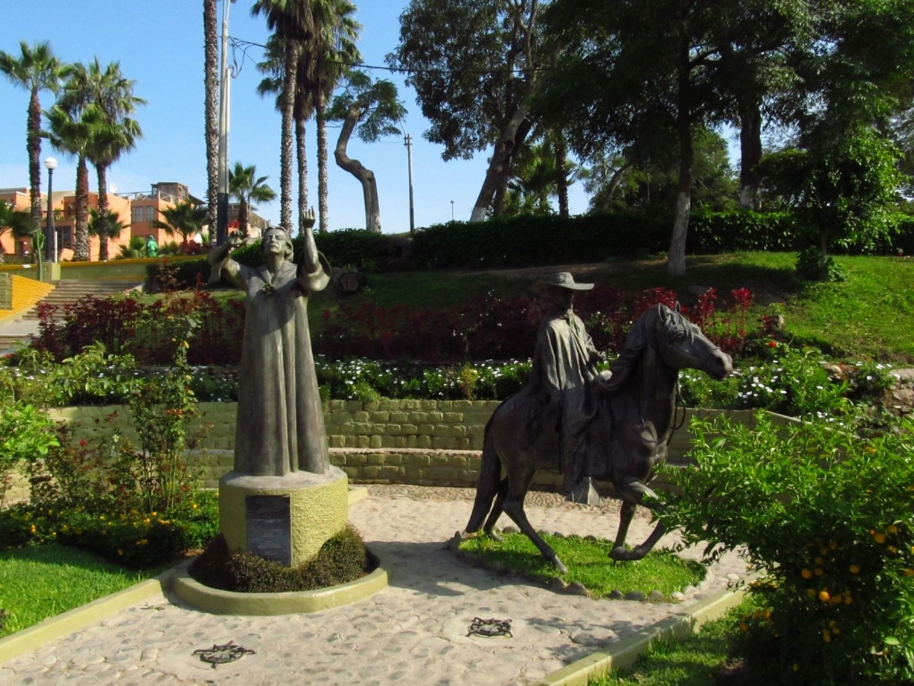 Efigie de Chabuca Granda y del personaje que inspiró el vals José Antonio de su composición, en La Ermita de Barranco, donde este viernes 8 de marzo se le tributará un homenaje.