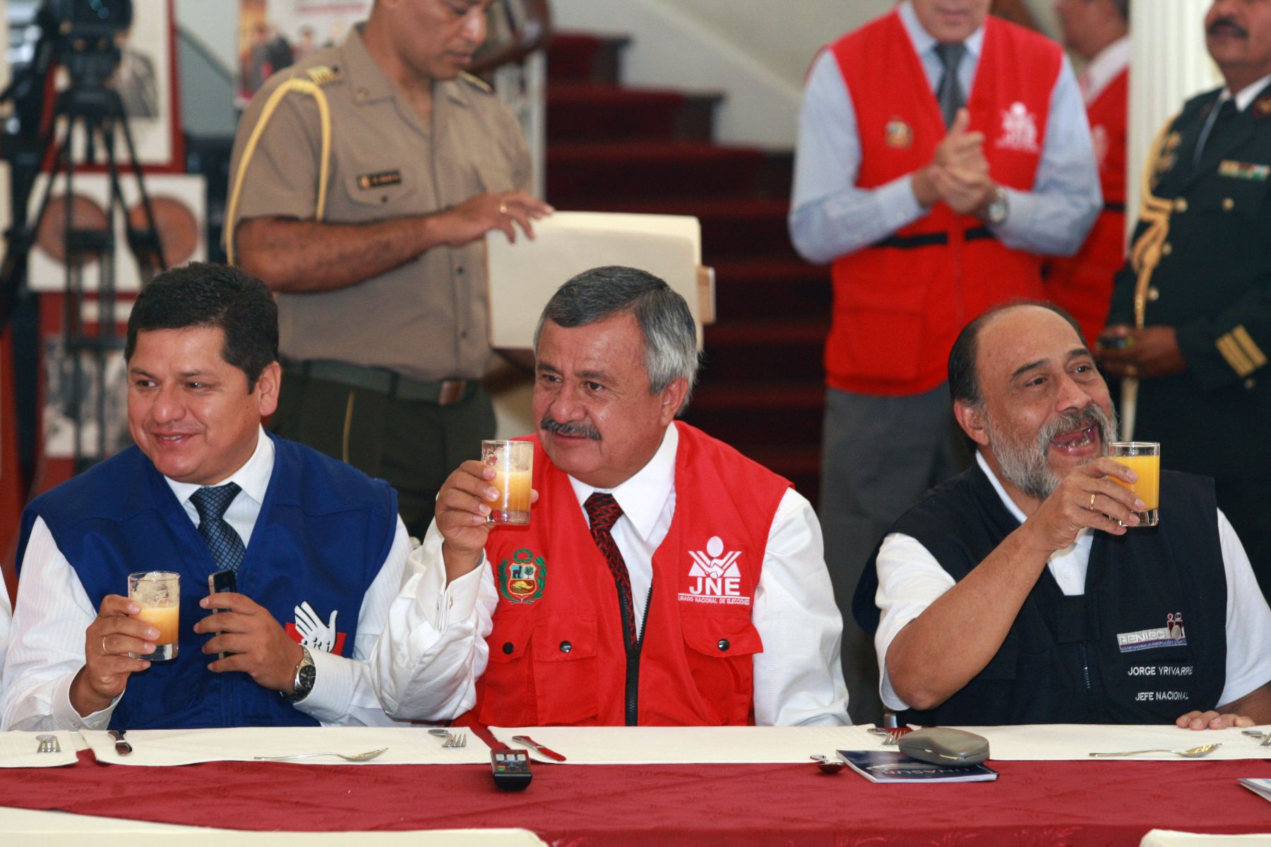 LIMA, PERÚ - 17 MARZO, 2013. Francisco Távara, presidente del Jurado Nacional de Elecciones  en "Desayuno por la Democracia"  Foto: ANDINA/Norman Córdova