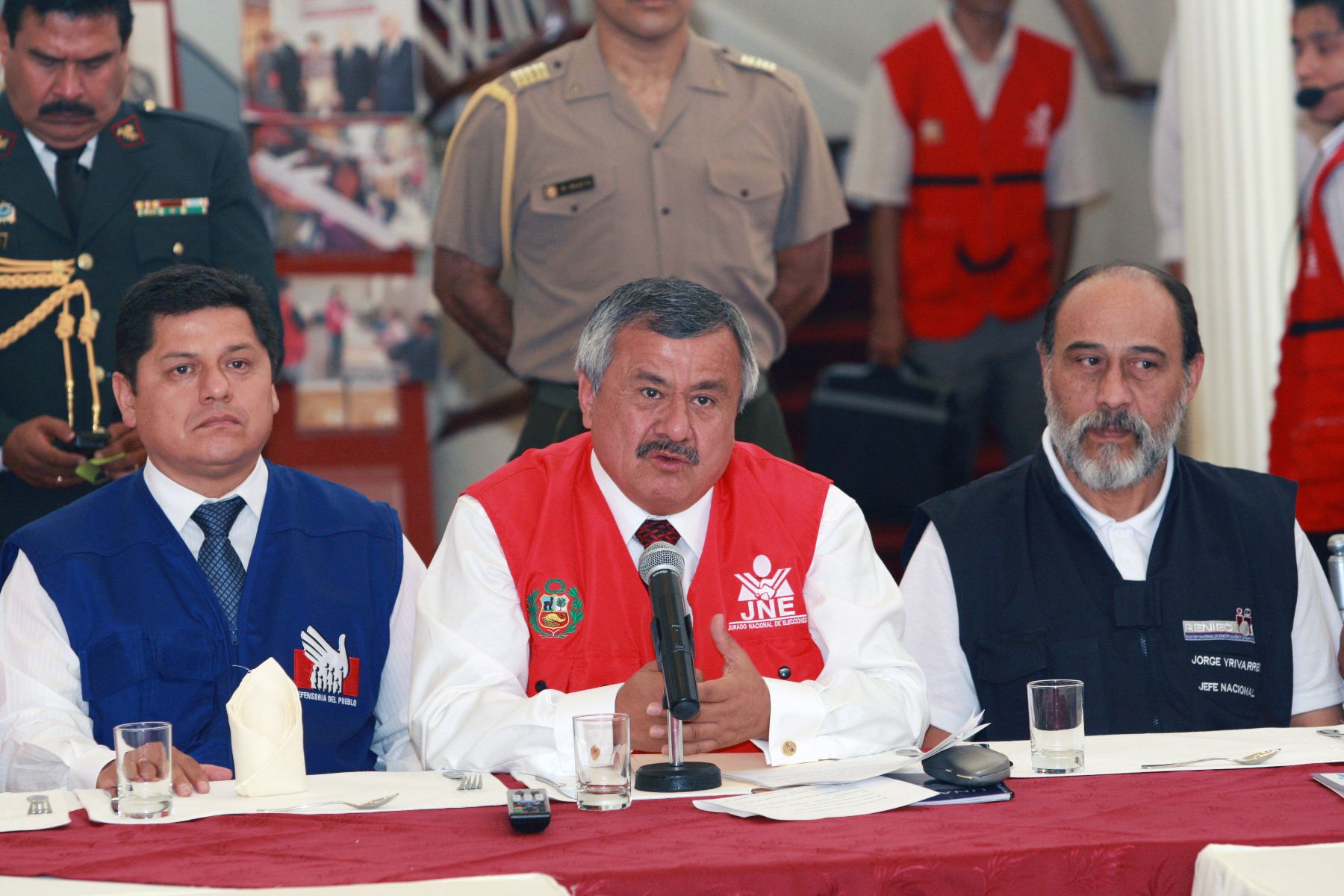 LIMA,PERÚ.17 MARZO 2013.Francisco Távara, presidente del JNE  en" Desayuno por la Democracia"  Foto: ANDINA/Norman Córdova
