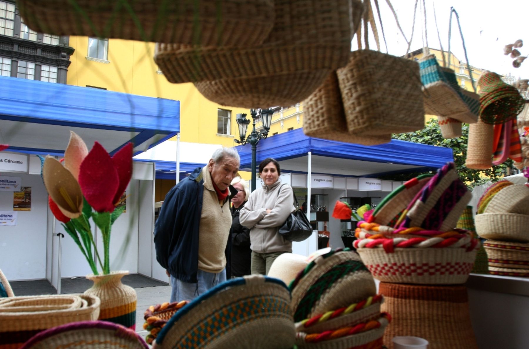 Con el junco, los artesanos de Végueta elaboran una diversidad de productos utilitarios.