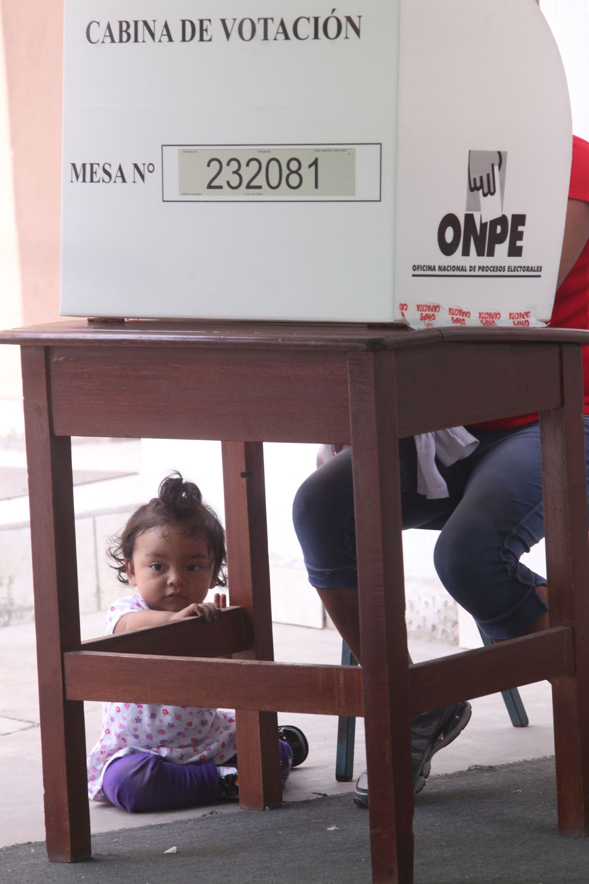 LIMA,PERÚ-MARZO 17. Electores emiten su voto en proceso de consulta popular de revocatoria. Foto: ANDINA/archivo.