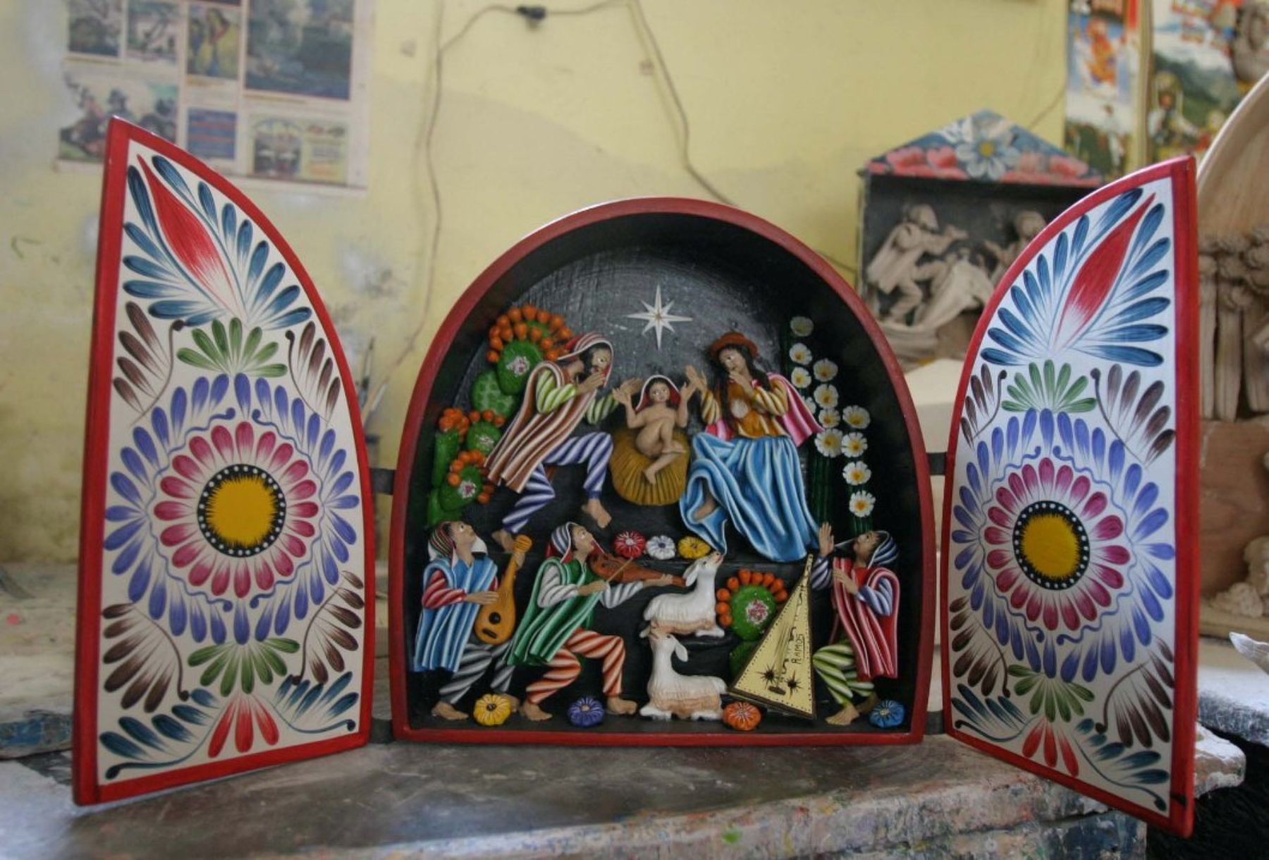 El retablo es uno de los productos principales del reconocido arte popular ayacuchano.