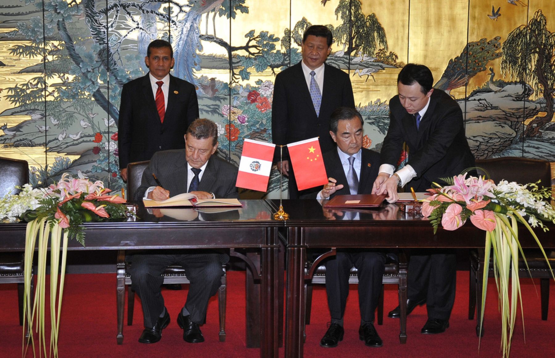 SANYA,CHINA-ABRIL 06. Acuerdos de cooperación entre Perú y China fueron suscritos por ministros con la presencia de presidentes Ollanta Humala y Xi Jinping como testigos de honor.Foto: ANDINA/Prensa Presidencia