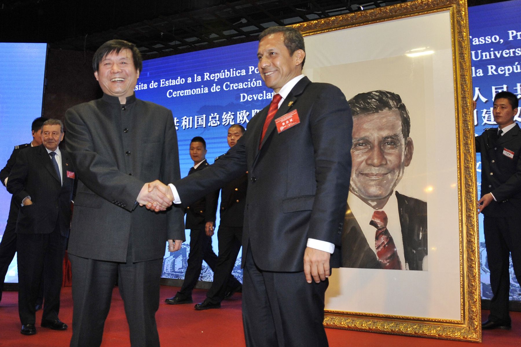 BEIJING,ABRIL 08. Jefe de Estado, Ollanta Humala, participó en la ceremonia de creación del Centro de Estudios Peruanos de la Universidad Normal de Hebei en Beijing.
Foto:Andina/Prensa Presidencia