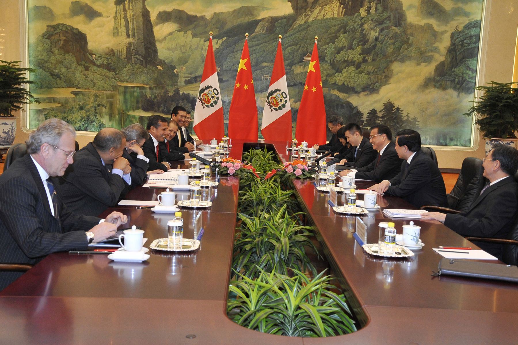 BEIJING, CHINA - ABRIL 08. El Jefe de Estado Ollanta Humala sostuvo una reunión con el Primer Ministro de China, Li Keqiang. Foto: ANDINA / Prensa Presidencia