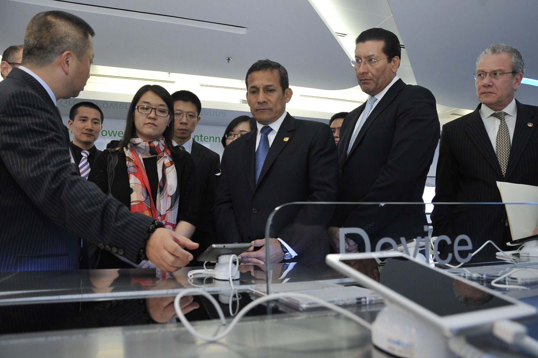 SHANGAI,CHINA.ABRIL O9. Presidente Ollanta Humala participa en firma de convenio en la Universidad Nacional de Ingeniería y la empresa Huawei para transferencia de conocimientos.
Foto:Andina/Prensa Presidencia