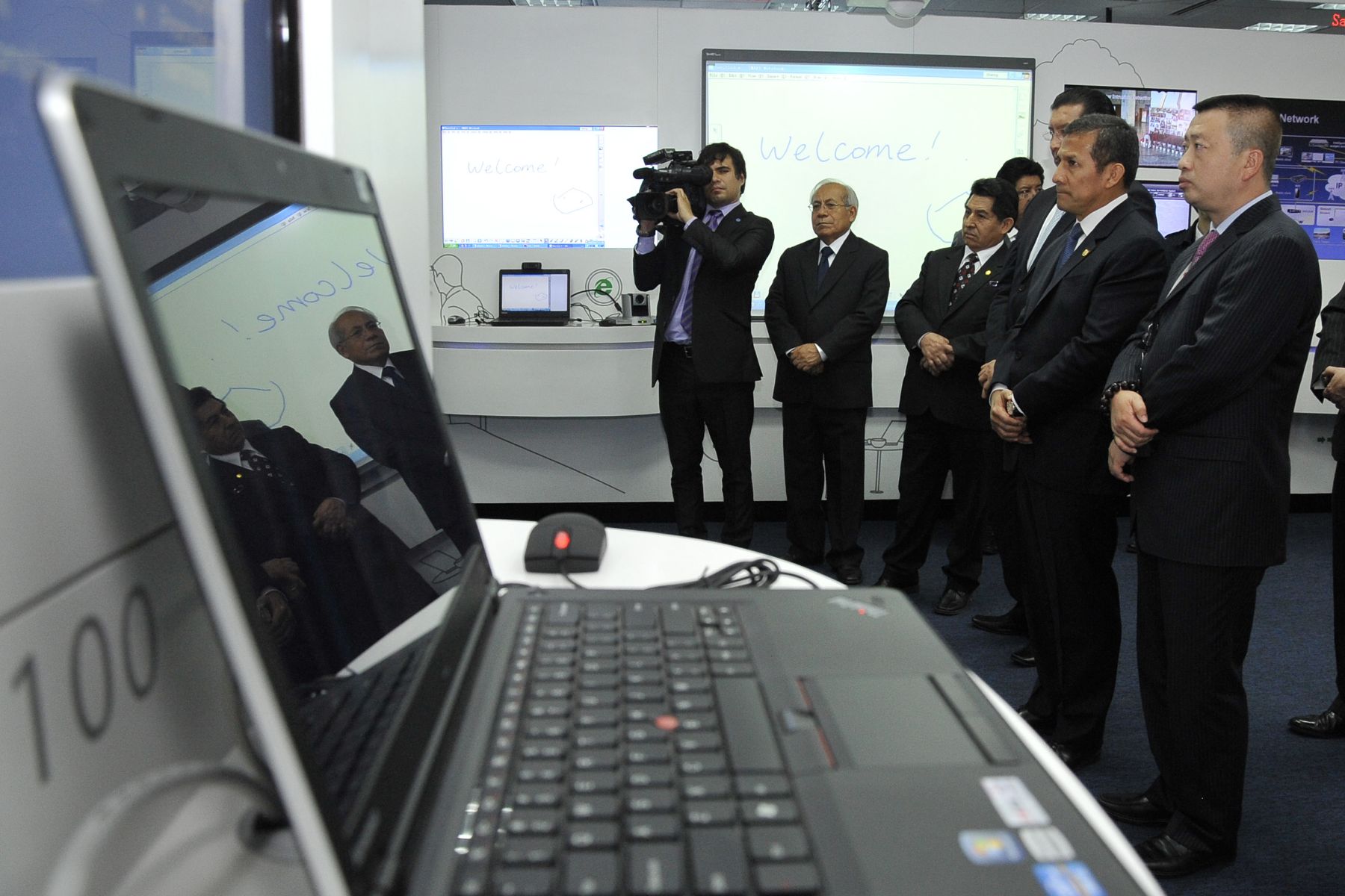 SHANGAI,CHINA.ABRIL O9. Presidente Ollanta Humala participa en firma de convenio en la Universidad Nacional de Ingeniería y la empresa Huawei para transferencia de conocimientos.
Foto:Andina/Prensa Presidencia