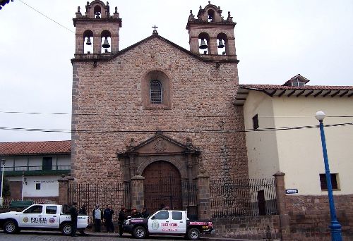 Fachada de la iglesia Santa Teresa de Cusco que fue víctima de un robo sacrílego esta madrugada.
