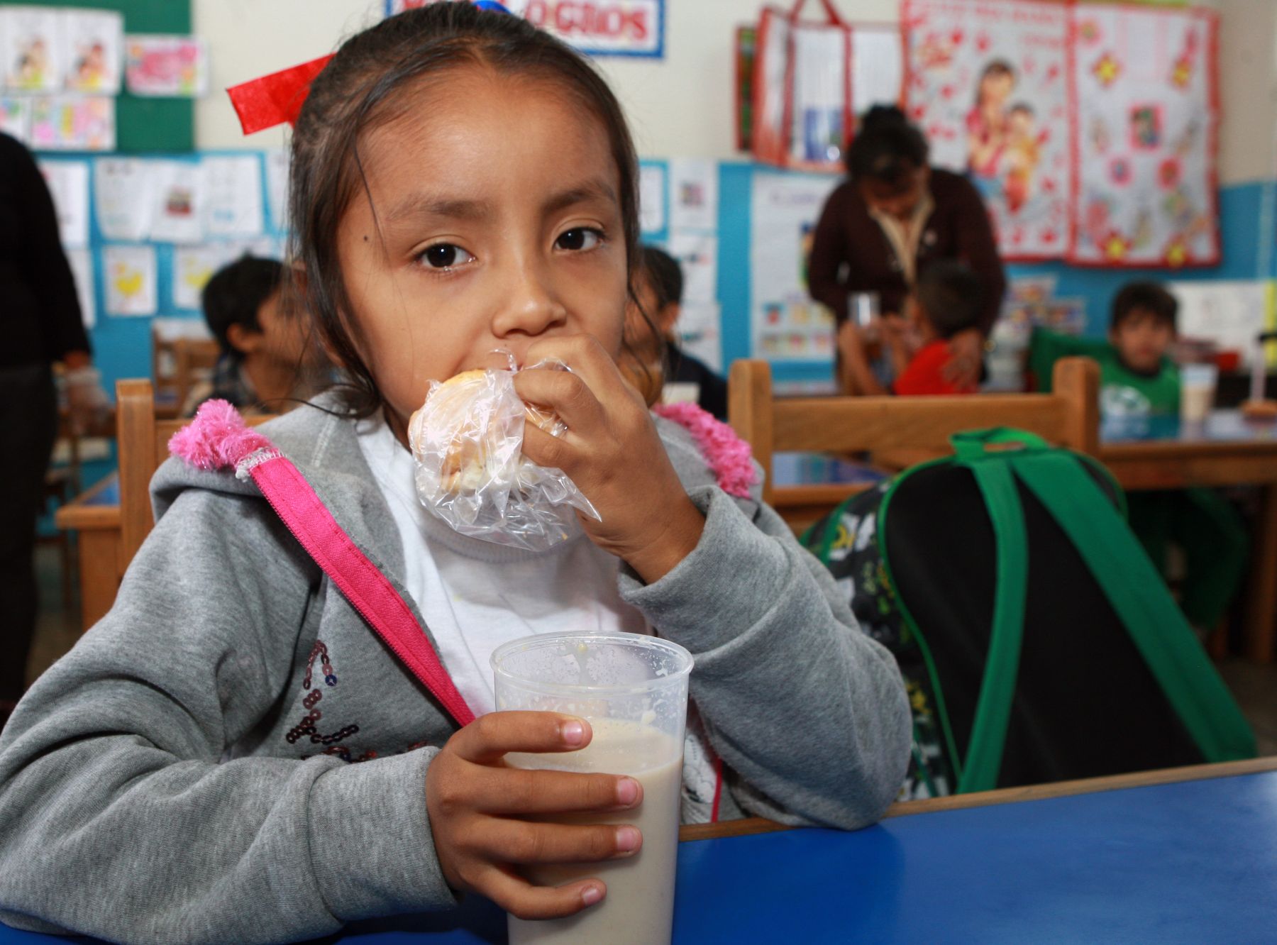 Qali Warma beneficia a escolares de la región Arequipa
