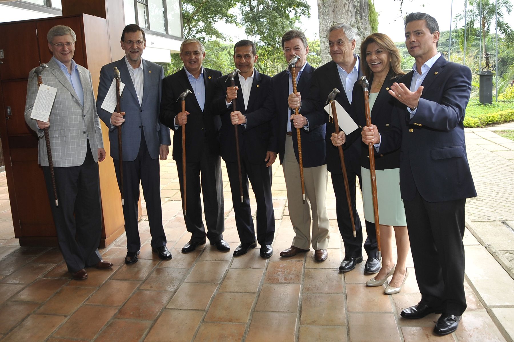 CALI, COLOMBIA. 23 DE MAYO. Los presidentes de Perú, Ollanta Humala Tasso; de Colombia, Juan Manuel Santos; de Chile, Sebastián Piñera; de México, Enrique Peña Nieto; así como los mandatarios de los países observadores de la Alianza del Pacífico posaron para la Fotografía Oficial de la VII Cumbre de dicho foro de integración que se realiza en el Club Campestre de la ciudad colombiana de Cali. Foto: ANDINA/Prensa Presidencia