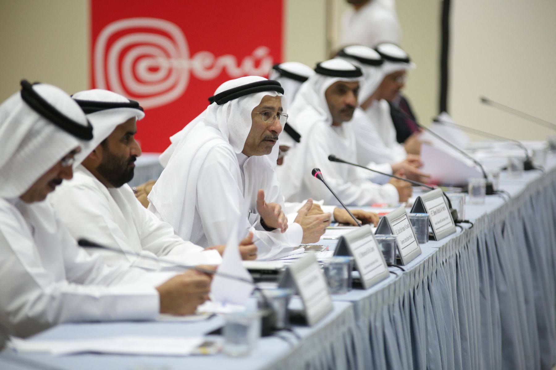 Abu Dhabi (EAU).- Gobernador del Banco Central de EAU, Bin Nasser Al Suwaidi, recibió a la delegación peruana en Abu Dhabi.