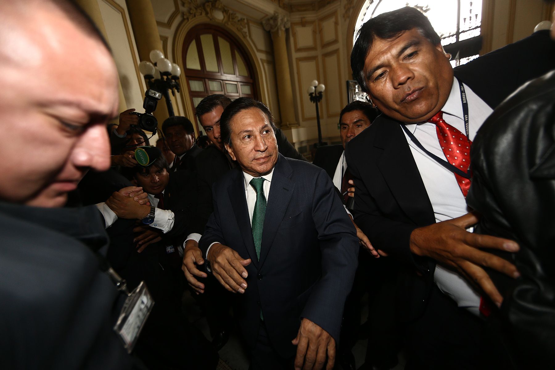 Alejandro Toledo Llegará A Suelo Peruano Para Ponerse A Disposición De