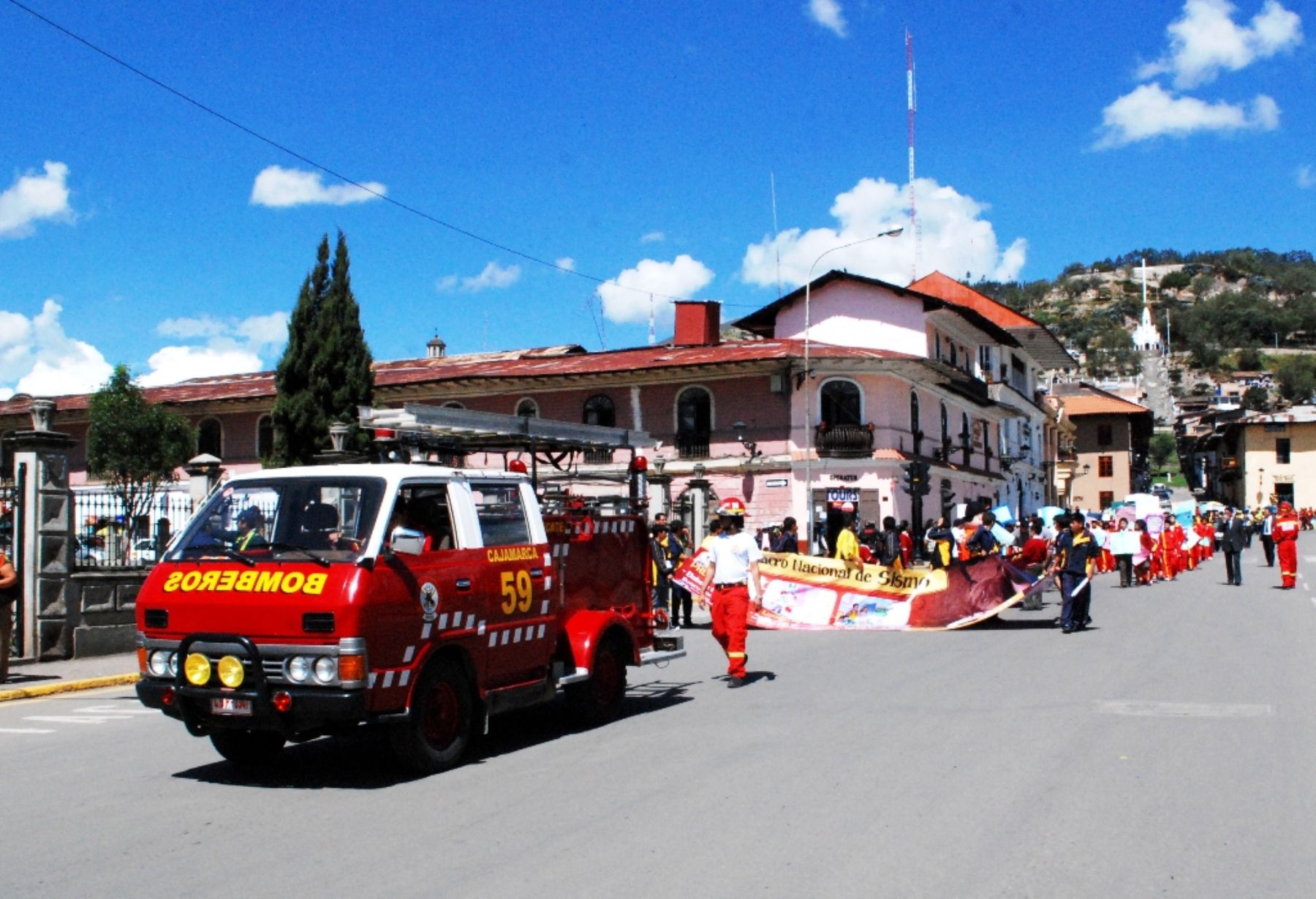 Escolares de Cajamarca participaron en pasacalle de sensibilización ante simulacro de sismo.
