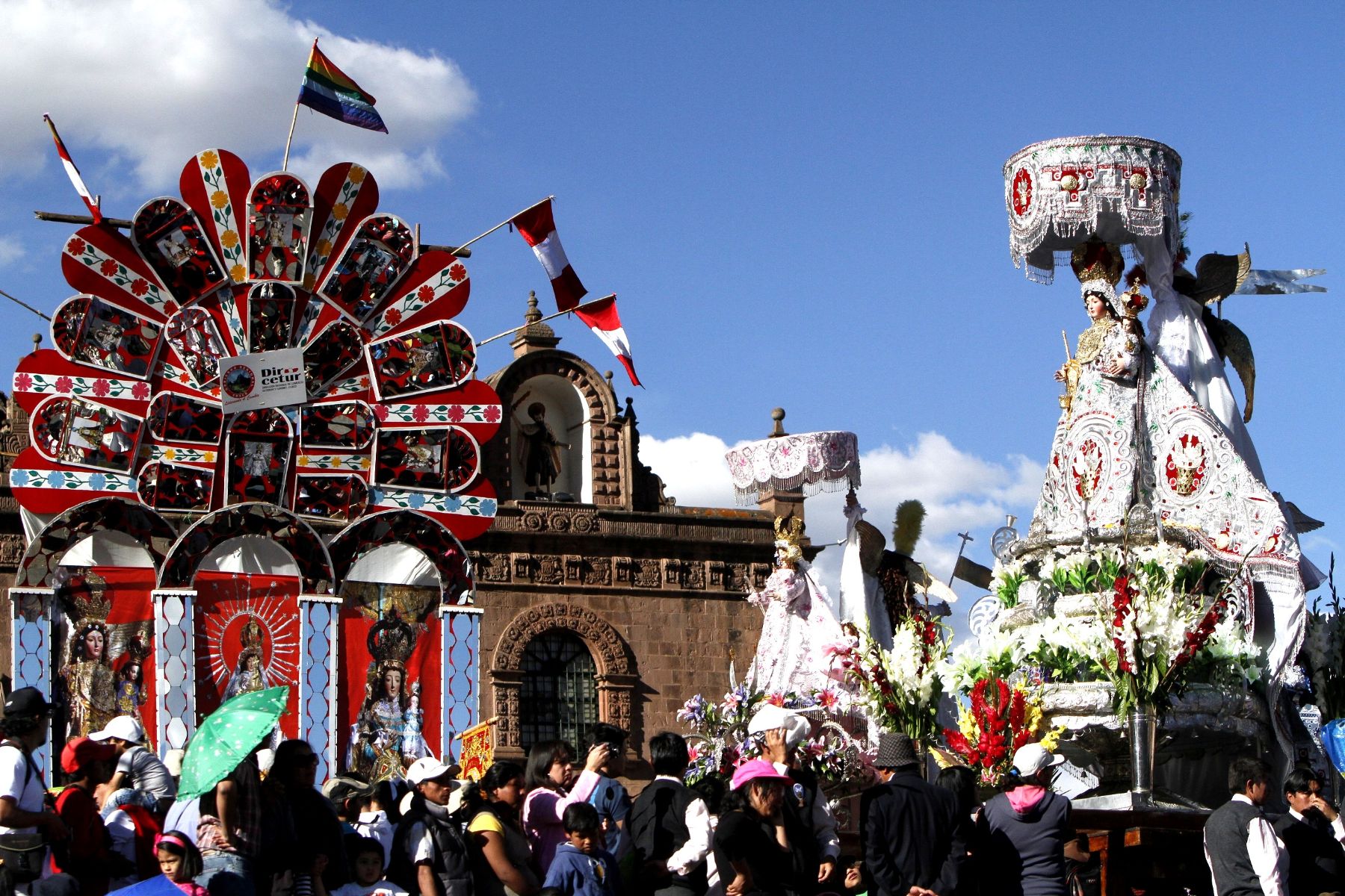 La procesión del Corpus Christi de Cusco es una demostración del sincretismo católico andino.