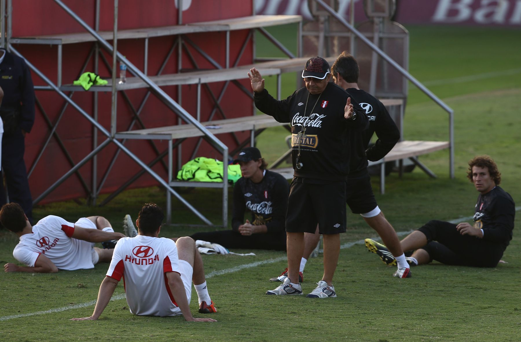 Sergio Markarián en entrenamiento con la  selección peruana de fútbol en la Videna. Foto: ANDINA/archivo.