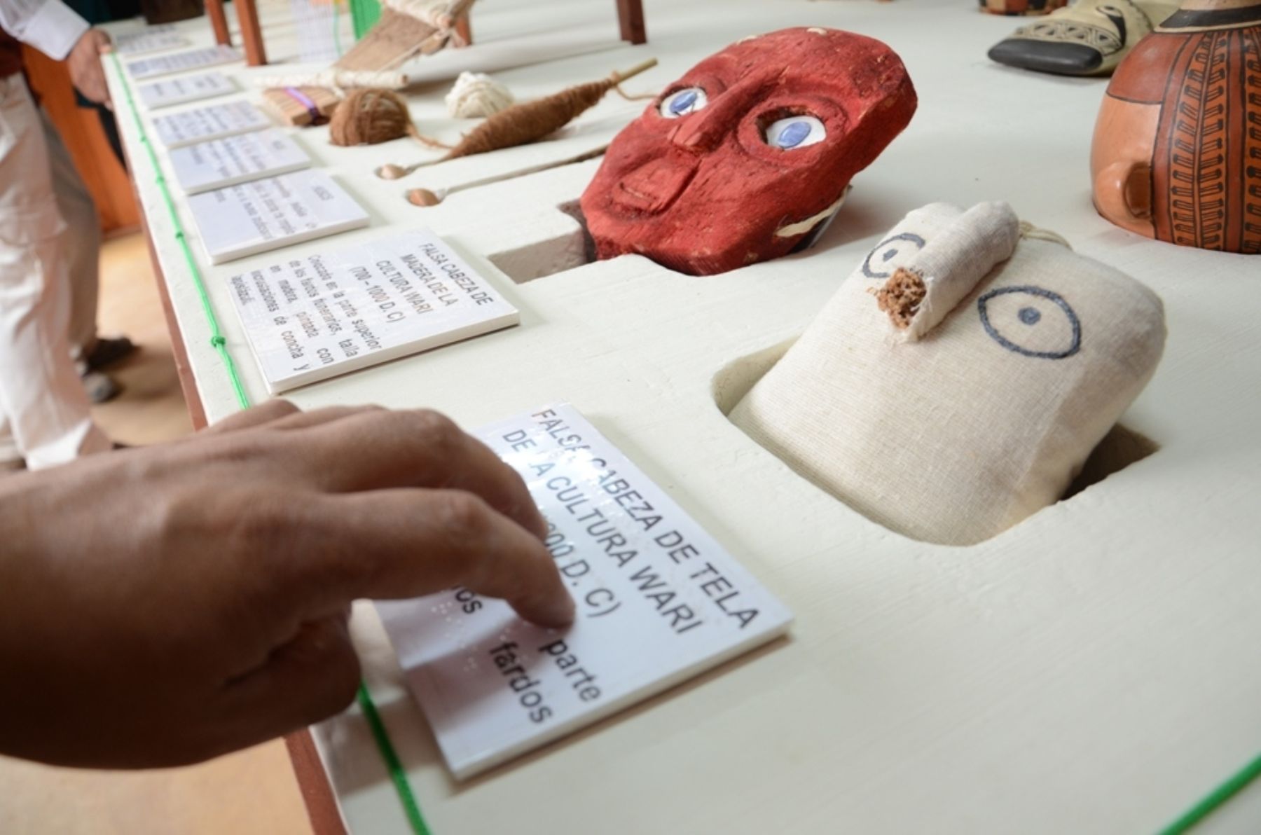 Información en sistema Braille para visitantes a Museo de Sitio Huaca Pucllana.