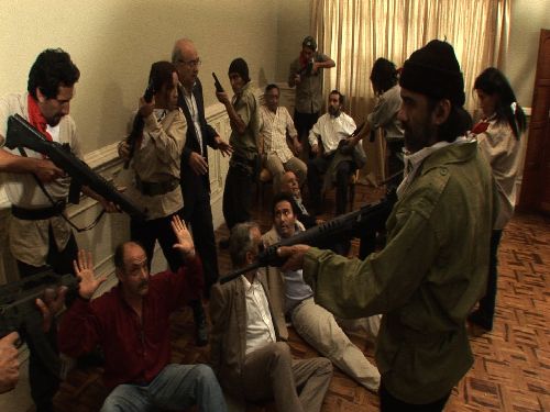 Una escena de la película peruana "Rehenes".