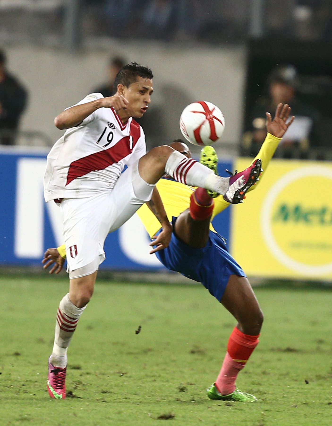 LIMA, PERÚ - JUNIO 07. Partido por eliminatorias entre Perú y Ecuador. Foto: ANDINA/Marco del Río