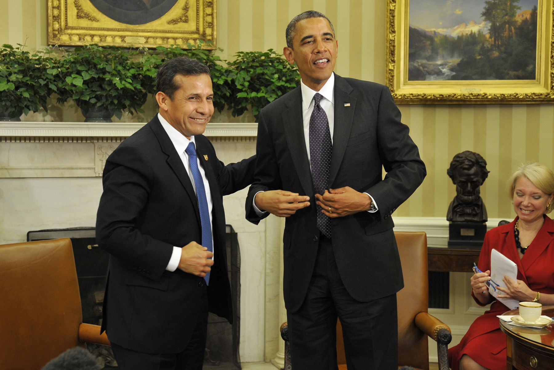 WASHINGTON DC. EEUU JUNIO 11. Presidente de la República, Ollanta Humala Tasso sostuvo reunión con su homólogo de Estados Unidos, Barack Obama, en el Salón Oval de la Casa Blanca.Foto: ANDINA/Prensa Presidencia