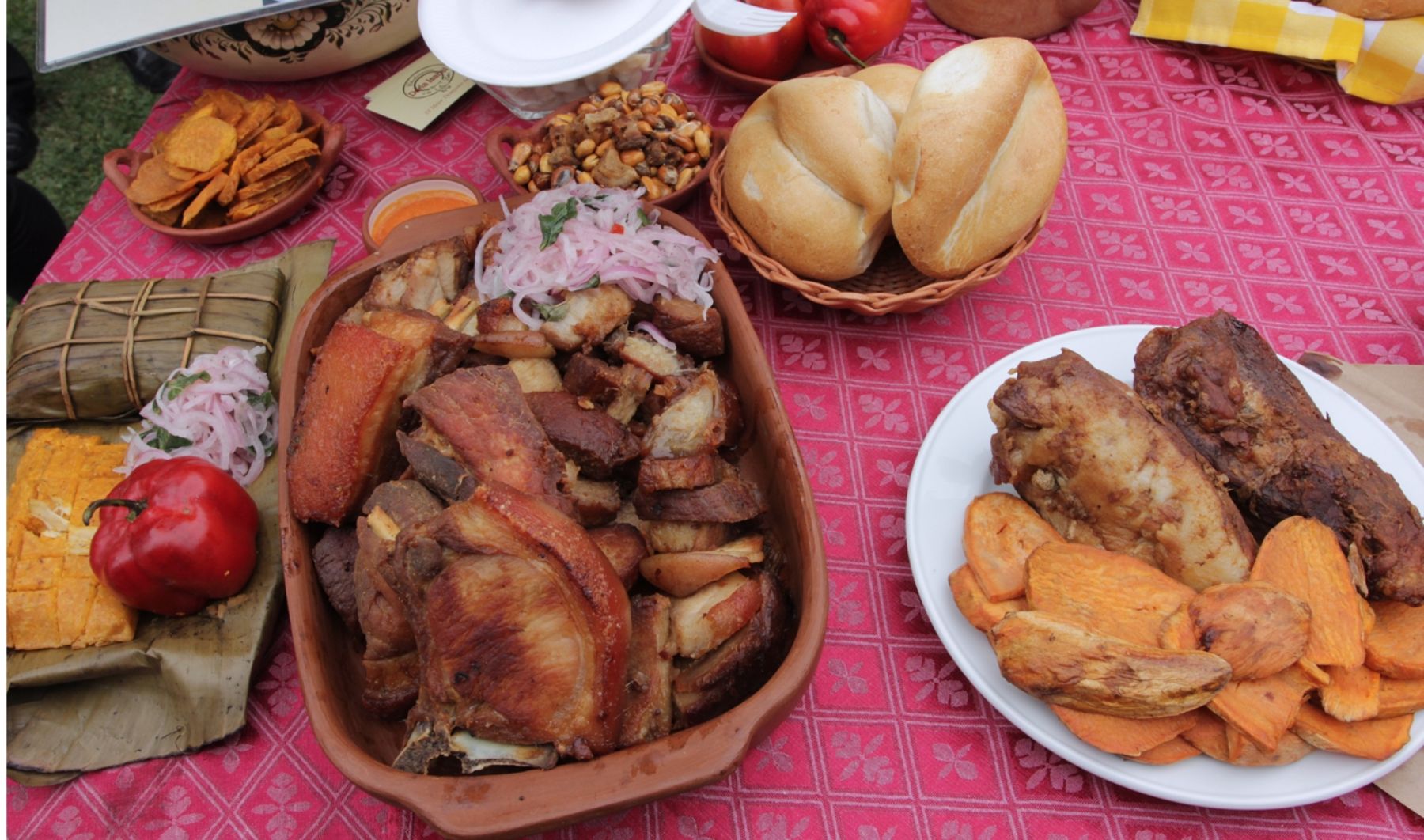 La gastronomía peruana tiene en el desayuno a un rubro en el que resulta insuperable en el mundo. El primer y más importante alimento de la jornada diaria constituye un festival de sabores con diversas versiones regionales que cautivan el paladar de peruanos y visitantes extranjeros. ANDINA/Difusión
