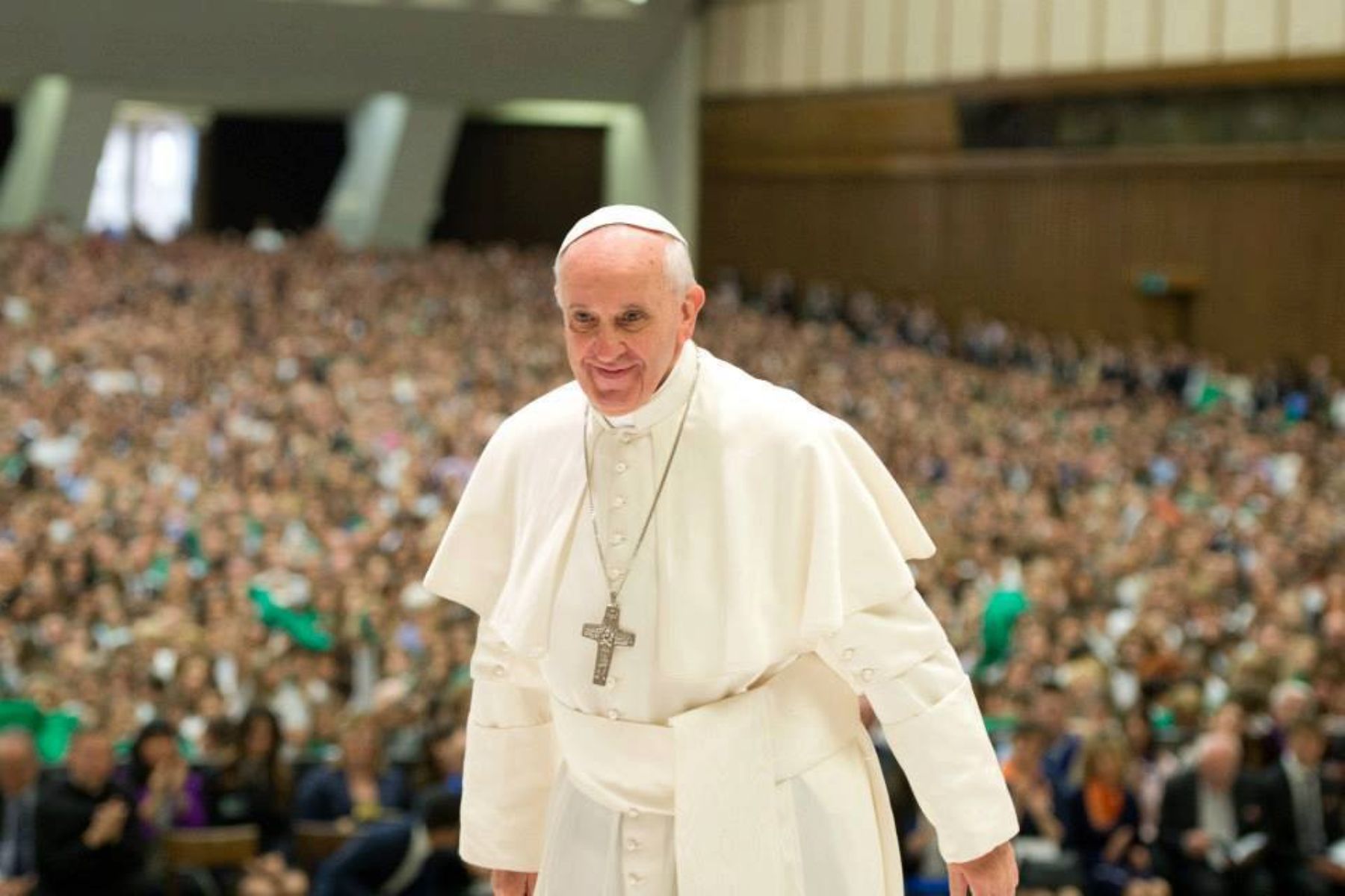 El papa Francisco pide presencia masiva de la gente para rezar por la paz en Siria.