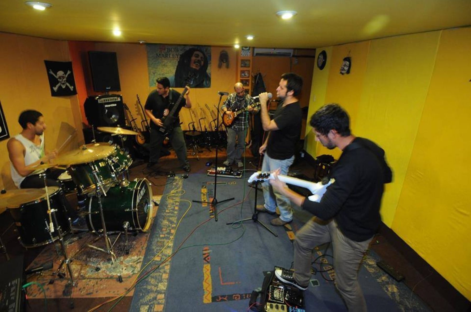 Banda de rock Totem comparte escena con, Mushroom y Lupanar en concierto de Zairam.