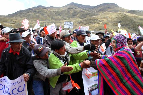 21/06/2013   AYACUHO,PERU JUNIO 21. El Presidente de la República, Ollanta Humala Tasso, inauguró el Centro de Servicio de Apoyo al Hábitat Rural (“Tambo”) en el centro poblado de Occollo, en el distrito de Vinchos, provincia de Huamanga, región Ayacucho. Foto: ANDINA/Prensa Presidencia ANDINA/Prensa Presidencia