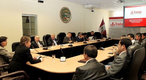 Lima (PERU).- Ministra de Trabajo y Promoción del Empleo, Nancy Laos, se reúne con líderes y representantes de las mypes.