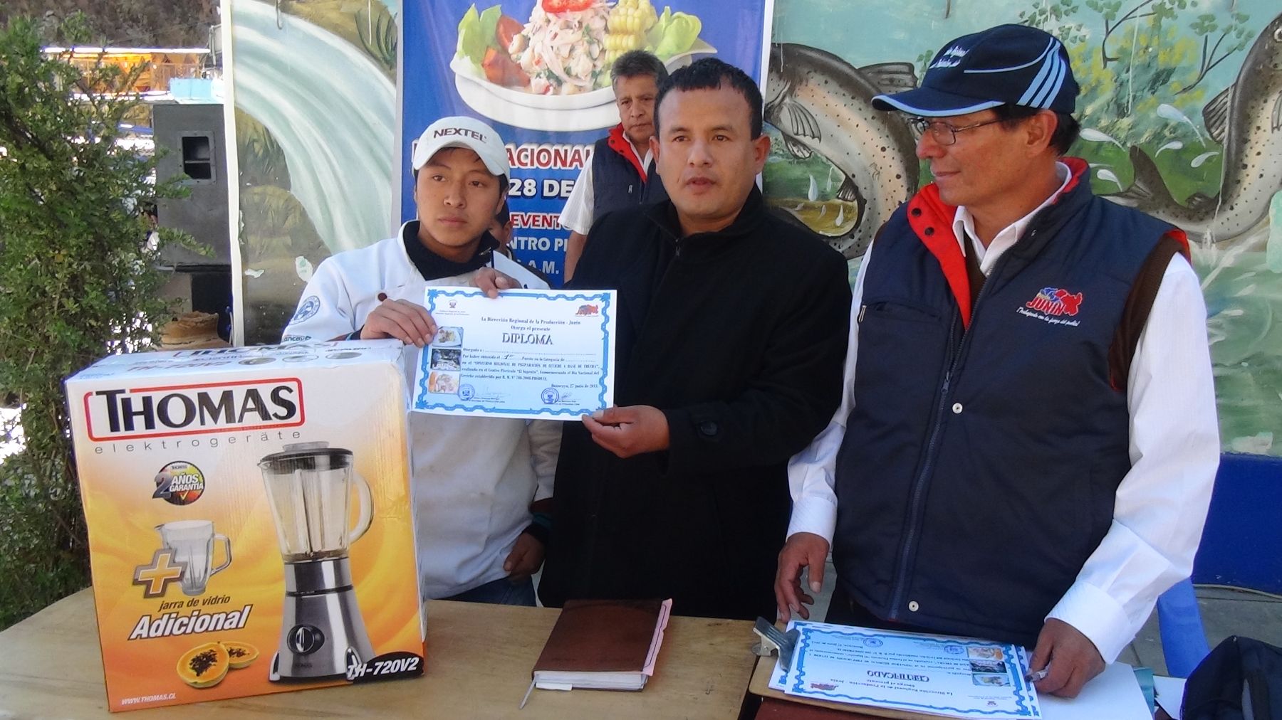 Estudiantes de gastronomía en institutos superiores participaron en concurso de elaboración de cebiche en Huancayo.