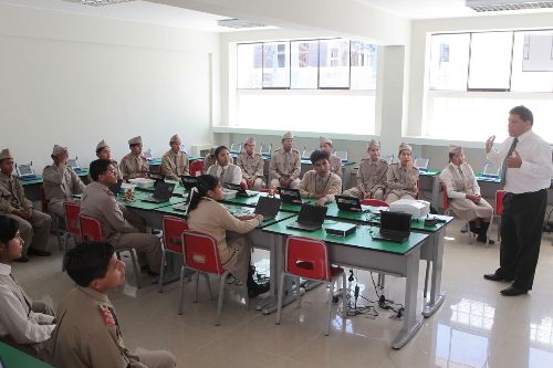 En Ubinas hay una población aproximada de 269 estudiantes, 60 docentes, 2 auxiliares de educación y 6 trabajadores administrativos en 13 locales escolares. Foto: ANDINA/Archivo