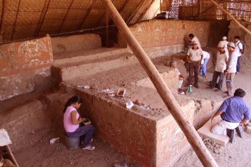 El Señor de Úcupe fue hallado en el interior del complejo arqueológico del mismo nombre ubicado en el distrito de Zaña, Lambayeque.