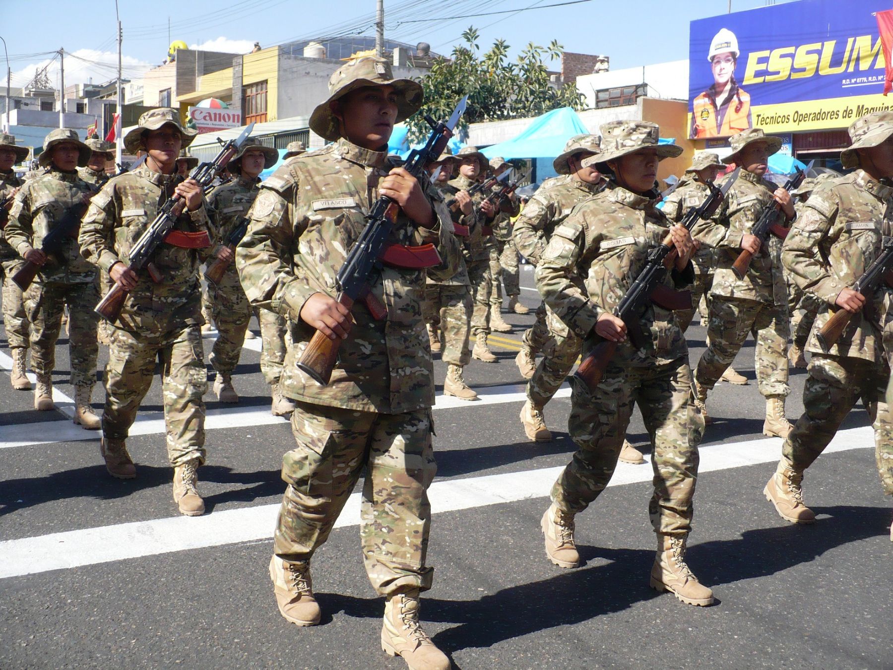 Parada y desfile cívico militar en Arequipa se desarrolló con ambiente