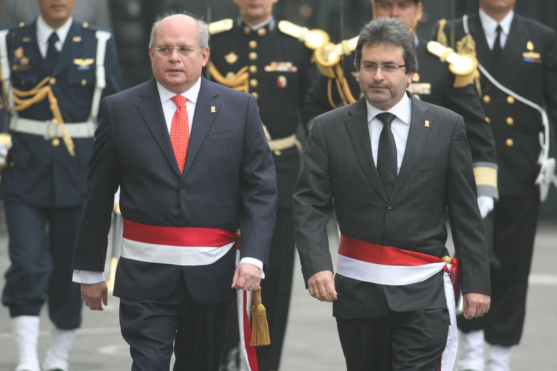 LIMA,PERÚ-JULIO 28. Llegada del presidente de consejo de Ministros Juan Jimènez y el ministro de Defensa, Pedro Cateriano al Congreso de la República Foto: ANDINA/Vidal Tarqui.