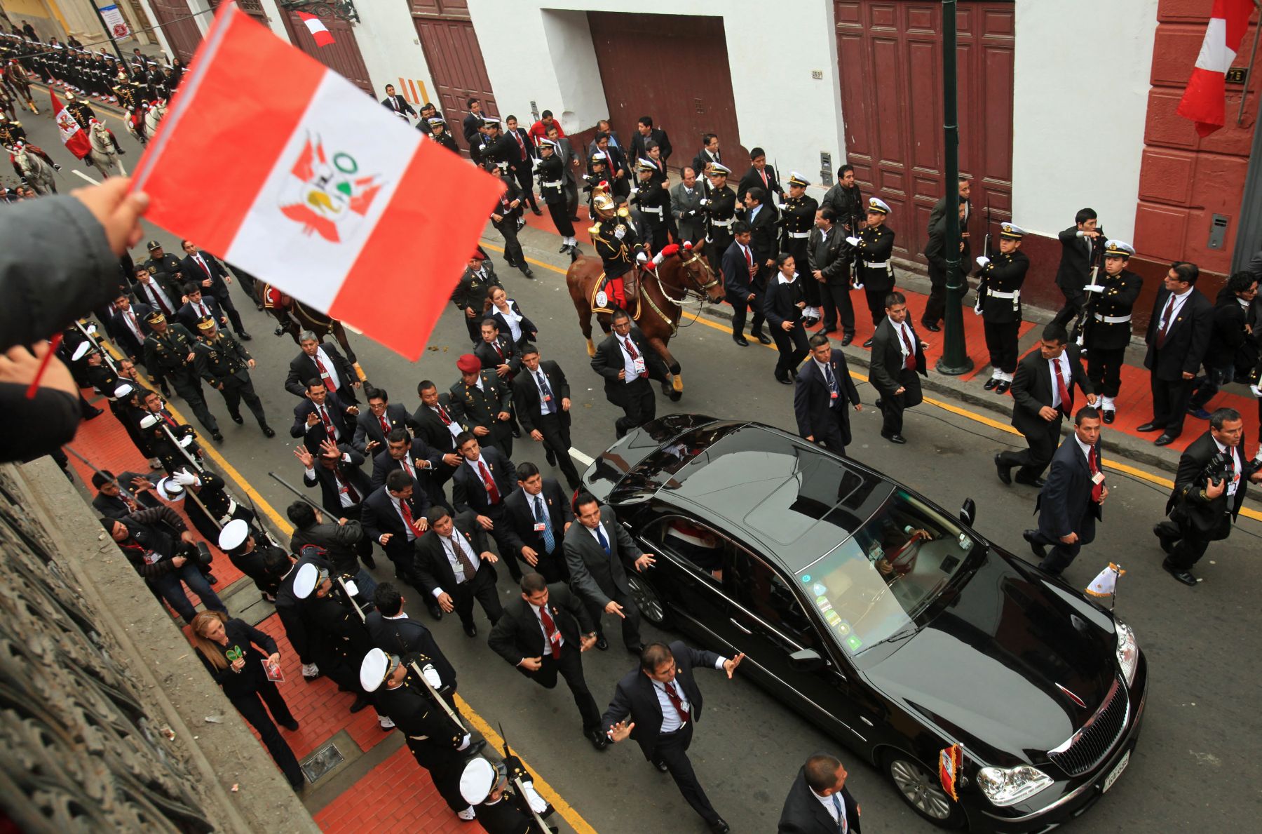 LIMA,PERÚ-JULIO 28. El presidente Ollanta Humala se dirige hacia al Congreso de la República para dar el mensaje a la nación.Foto: ANDINA/archivo.