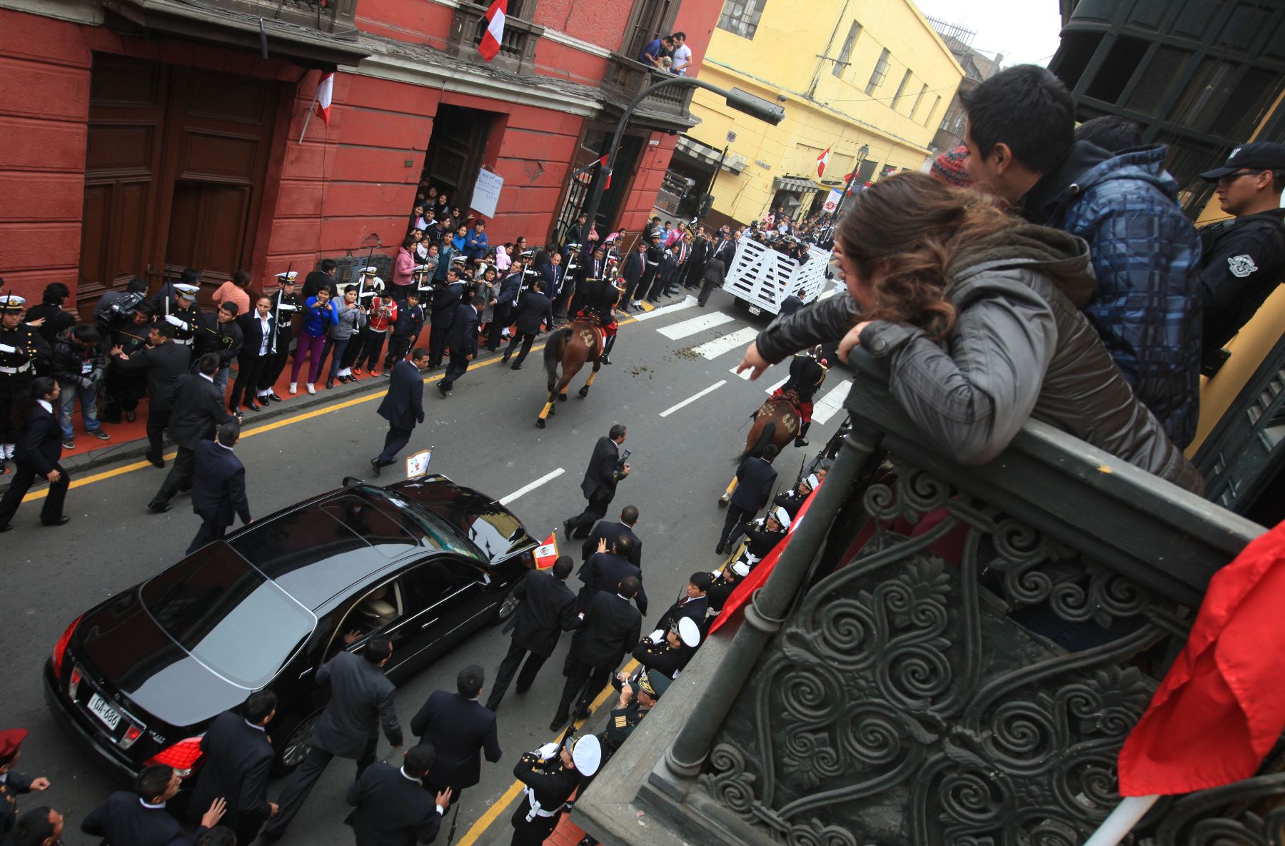 LIMA,PERÚ-JULIO 28. El presidente Ollanta Humala se dirige hacia al Congreso de la República para dar el mensaje a la nación.Foto: ANDINA/archivo.