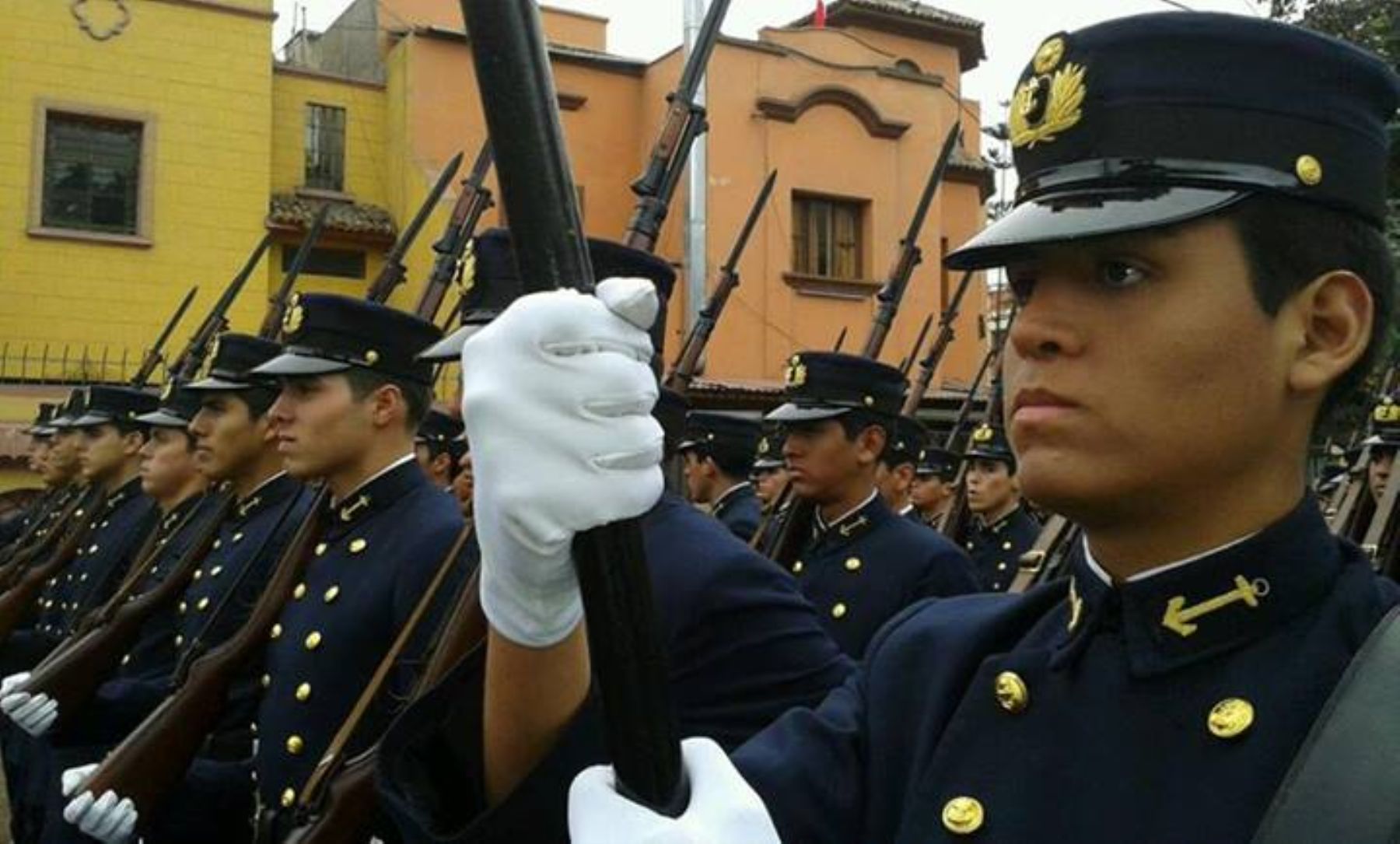Delegaciones se alistan para inicio de Gran Parada Cívico Militar por Fiestas Patrias.