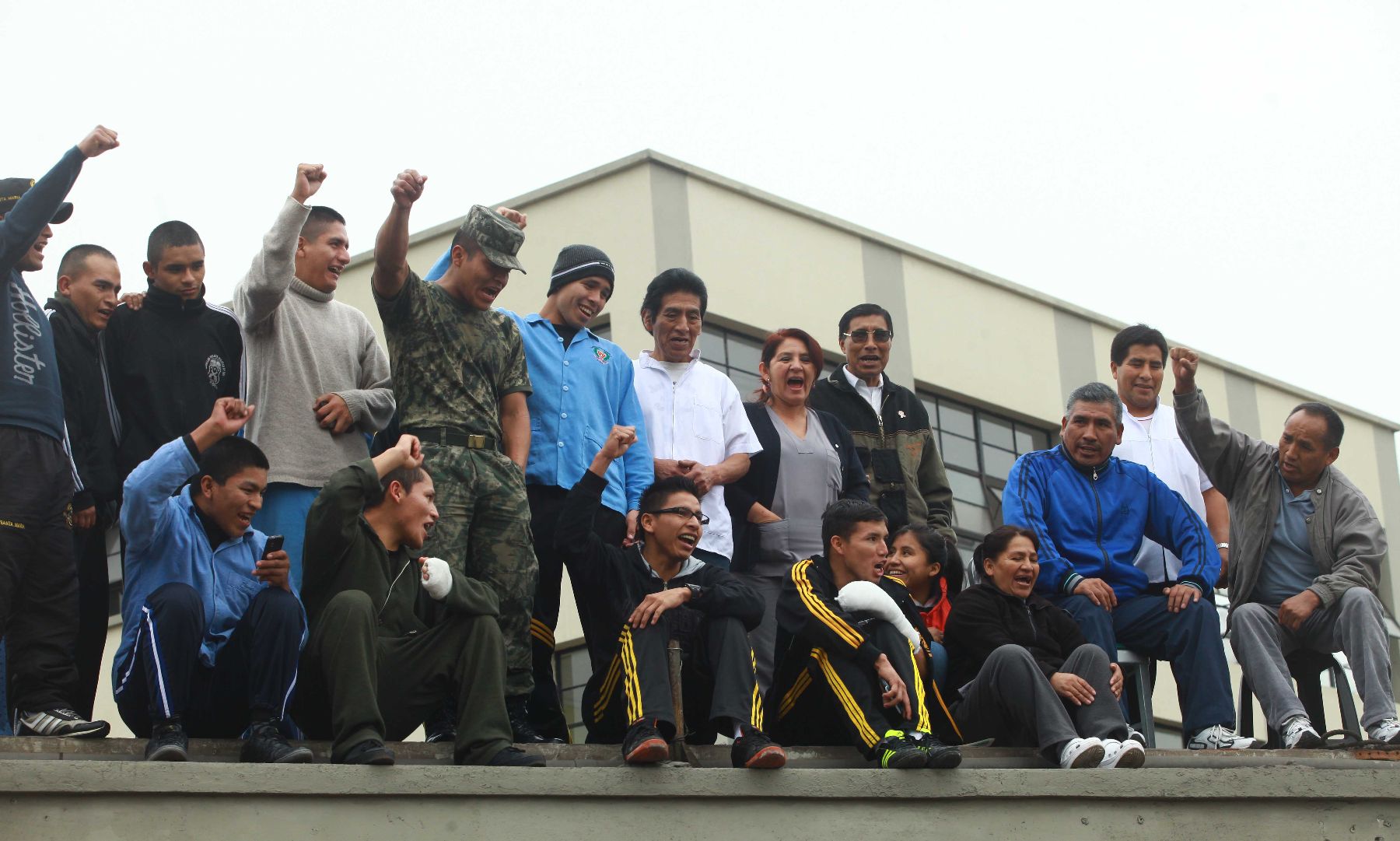 LIMA,PERU-JULIO 29. Pacientes del Hospital Militar disfrutan del gran desfile cívivo militar.
Foto:ANDINA/archivo.