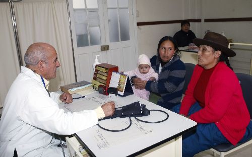 Segun experta, pacientes deben informar a sus médicos que el medicamento que le prescribió tuvo efectos adversos en su salud. ANDINA/Norman Córdova