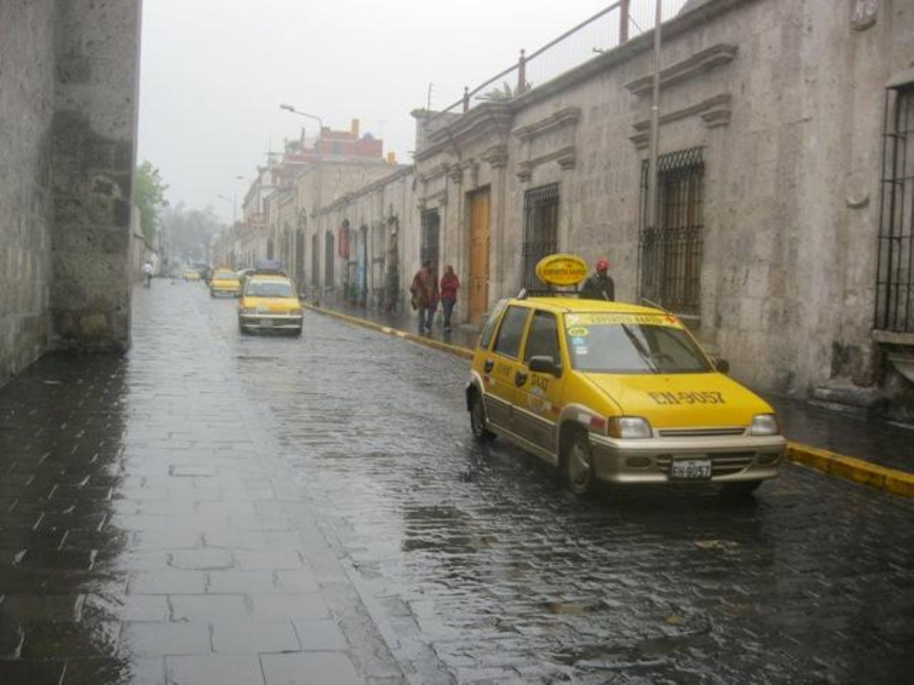 Medidas preventivas para evitar contratiempos por las lloviznas anunciadas para los próximos días, recomendó el Indeci. Foto: ANDINA/Difusión.