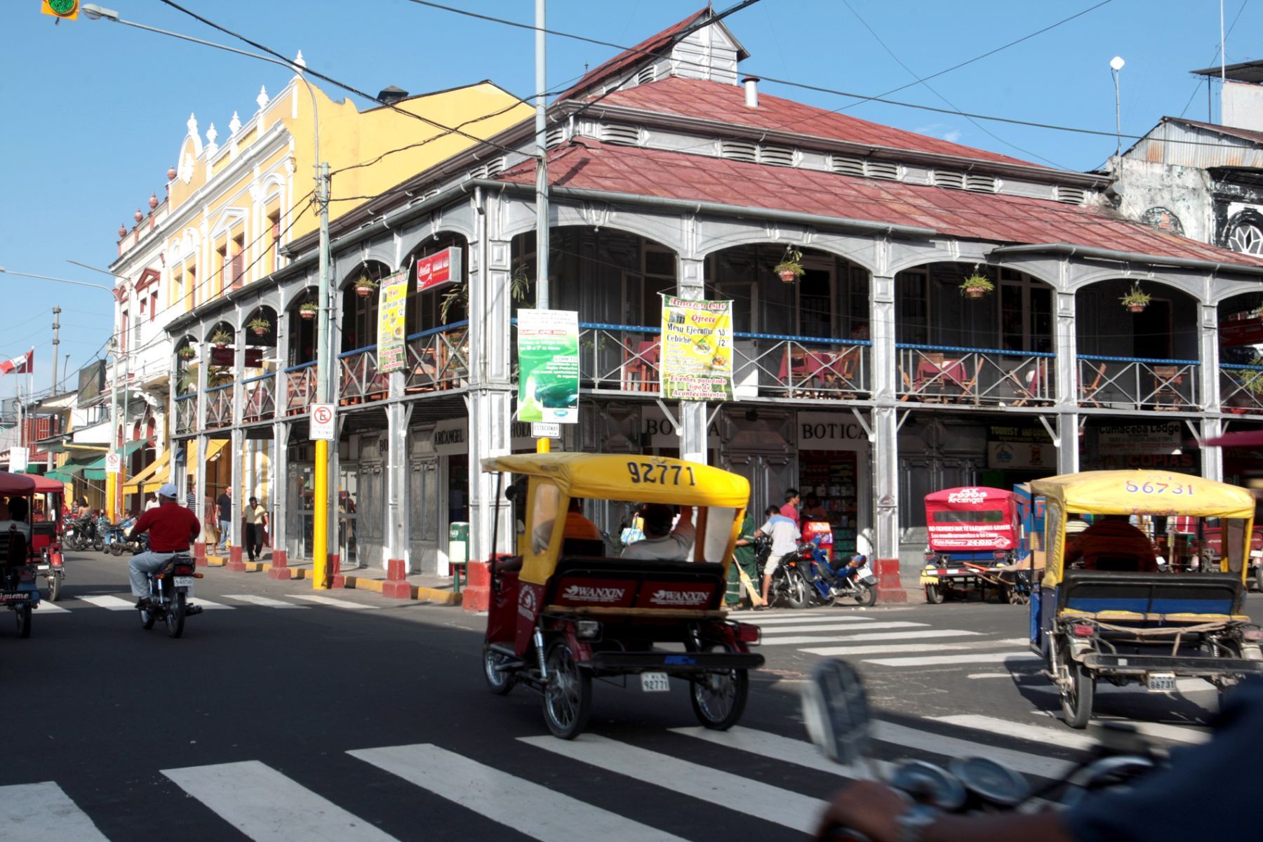 Con el tranvía mejorará el tránsito en  Iquitos, en la actualidad atiborrada por mototaxis y motos lineales, resalta presidente regional de Loreto..