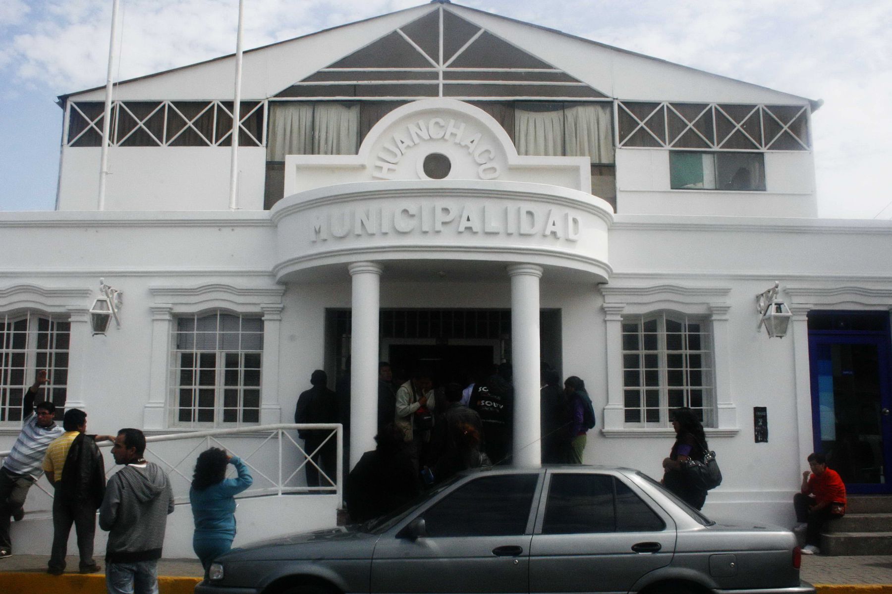 Municipalidad distrital de Huanchaco es afectada por la negativa del revocado alcalde Fernando Bazán a entregar el cargo.