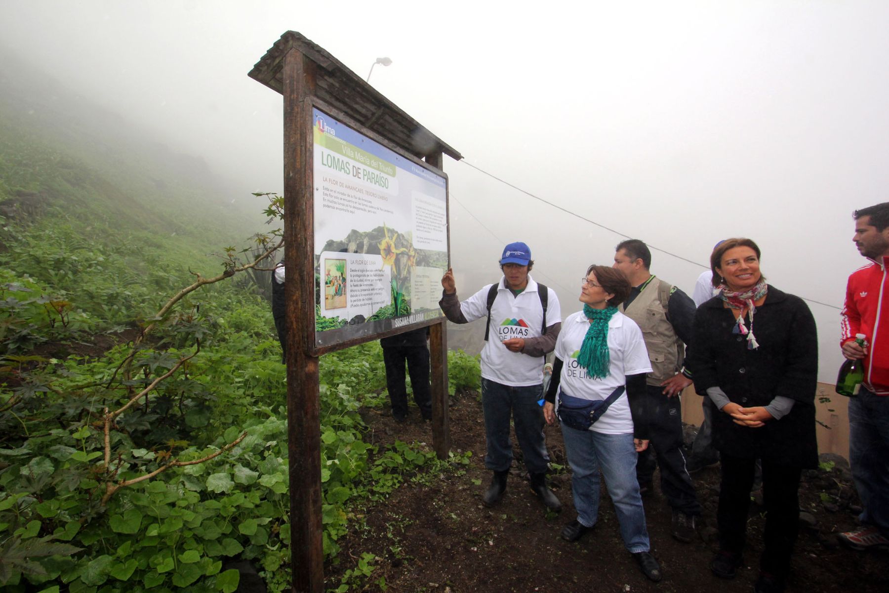 Alcaldesa de Lima recorre Lomas de Paraíso en Villa María del Triunfo.