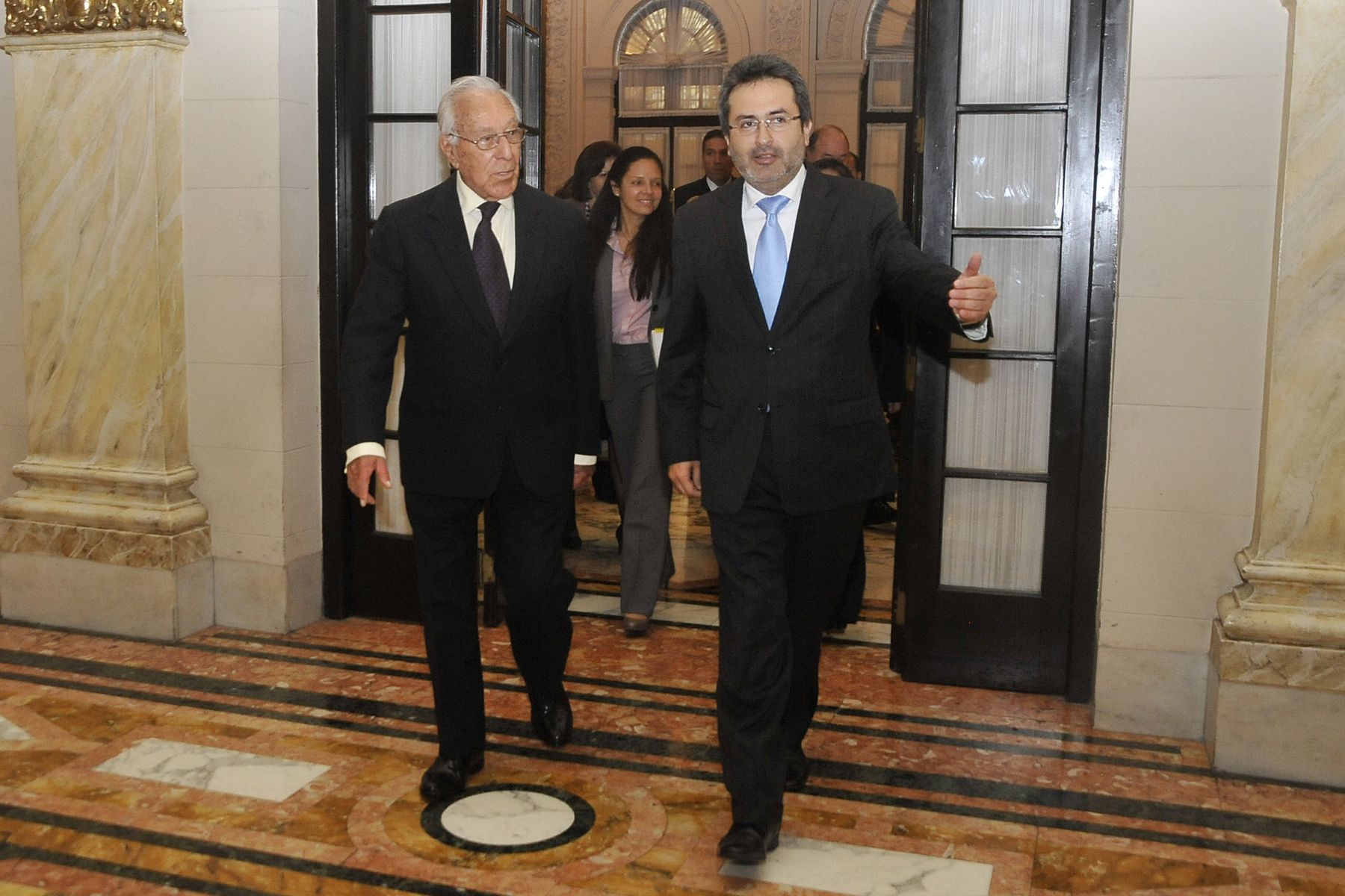 LIMA. 26 DE AGOSTO. Culminó reunión entre el Presidente del Consejo de Ministros, Juan Jiménez Mayor, y los dirigentes del Partido Popular Cristiano convocado para garantizar el crecimiento económico del país. Foto: ANDINA/Prensa Presidencia