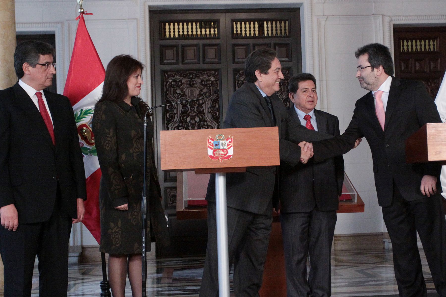 LIMA,PERU-AGOSTO 27. Presidente del Consejo de Ministros, Juan Jiménez Mayor, y dirigentes de partido político Perú Posible ofrecieron conferencia de prensa al finalizar reunión de diálogo en Palacio de Gobierno.
Foto: ANDINA/Prensa Presidencia