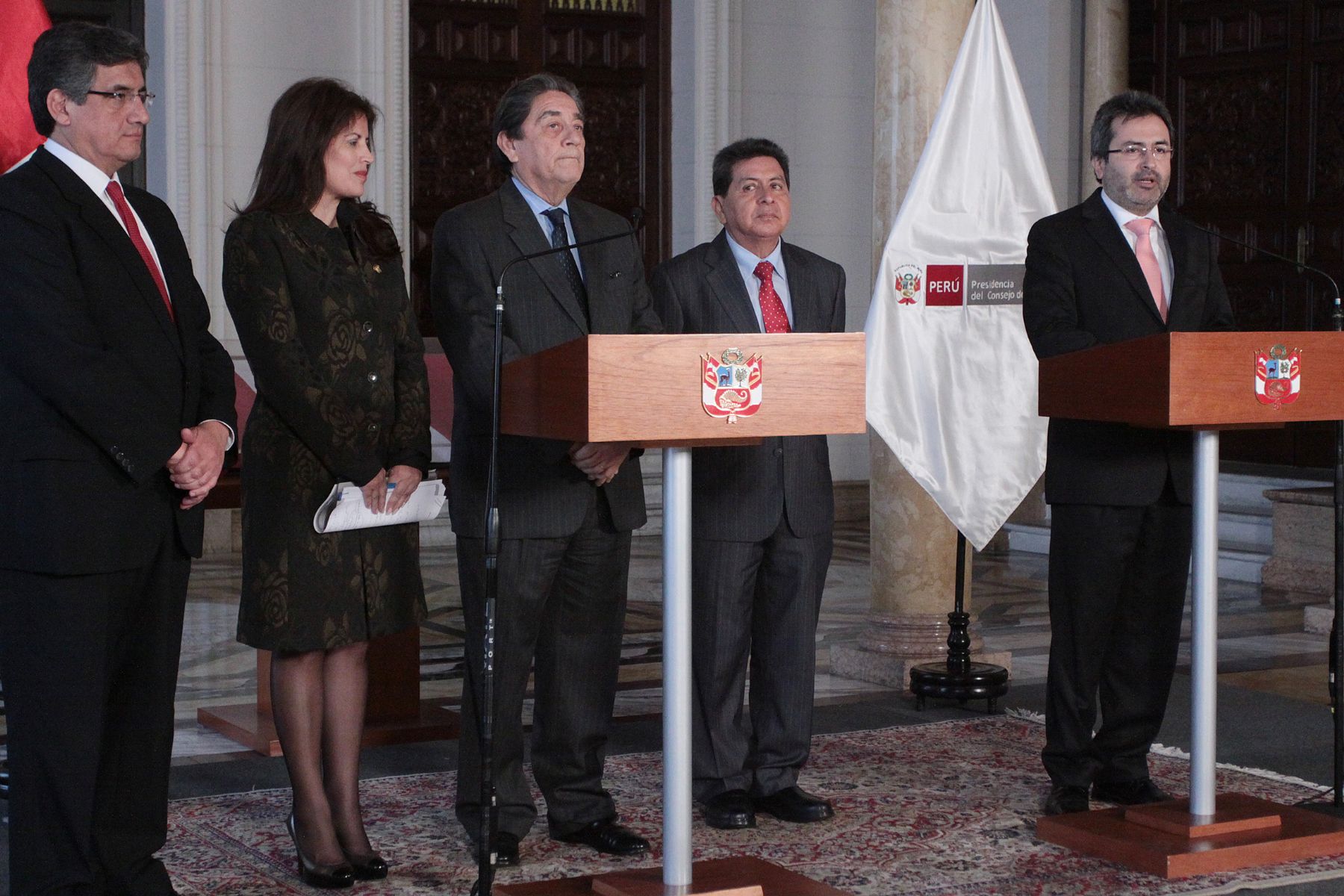 LIMA,PERU-AGOSTO 27. Presidente del Consejo de Ministros, Juan Jiménez Mayor, y dirigentes de partido político Perú Posible ofrecieron conferencia de prensa al finalizar reunión de diálogo en Palacio de Gobierno.
Foto: ANDINA/Prensa Presidencia