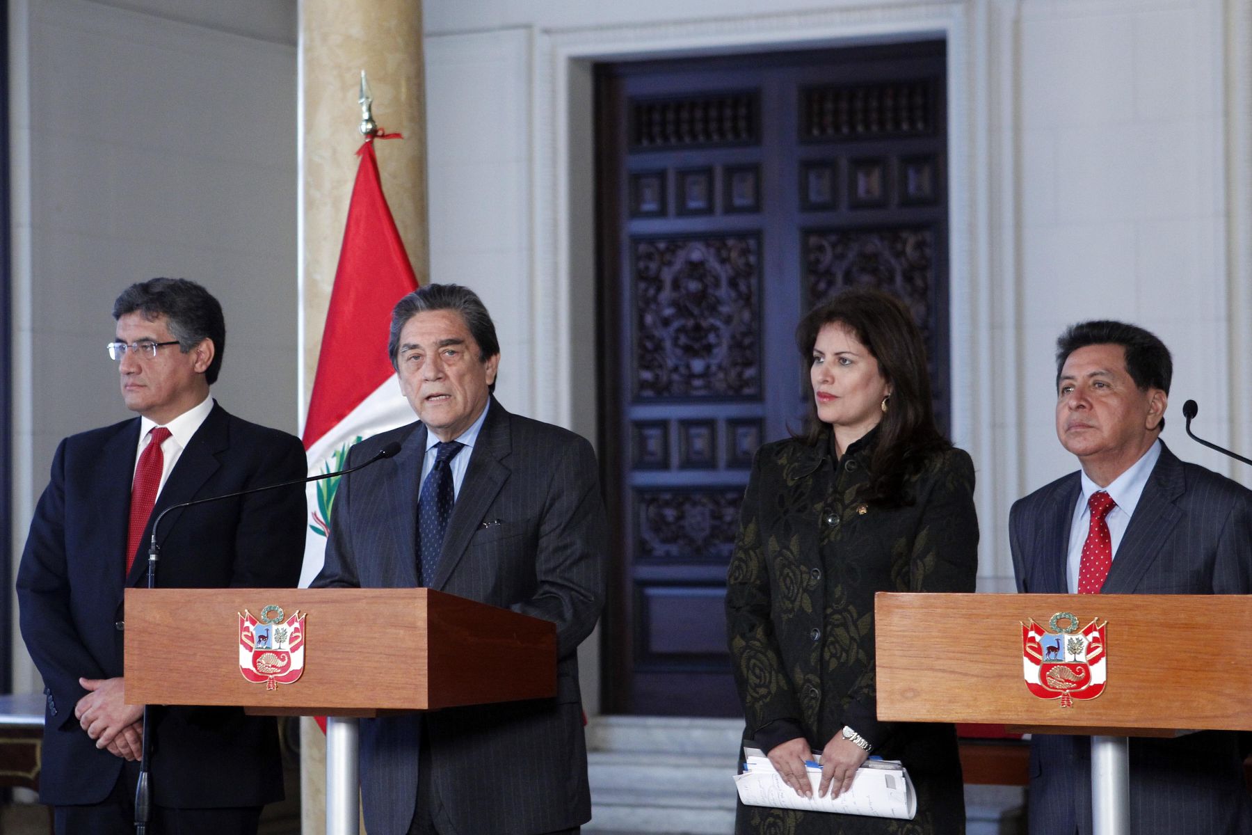 LIMA,PERU-AGOSTO 27. Presidente del Consejo de Ministros, Juan Jiménez Mayor, y dirigentes de partido político Perú Posible ofrecieron conferencia de prensa al finalizar reunión de diálogo en Palacio de Gobierno.
Foto: ANDINA/Prensa Presidencia