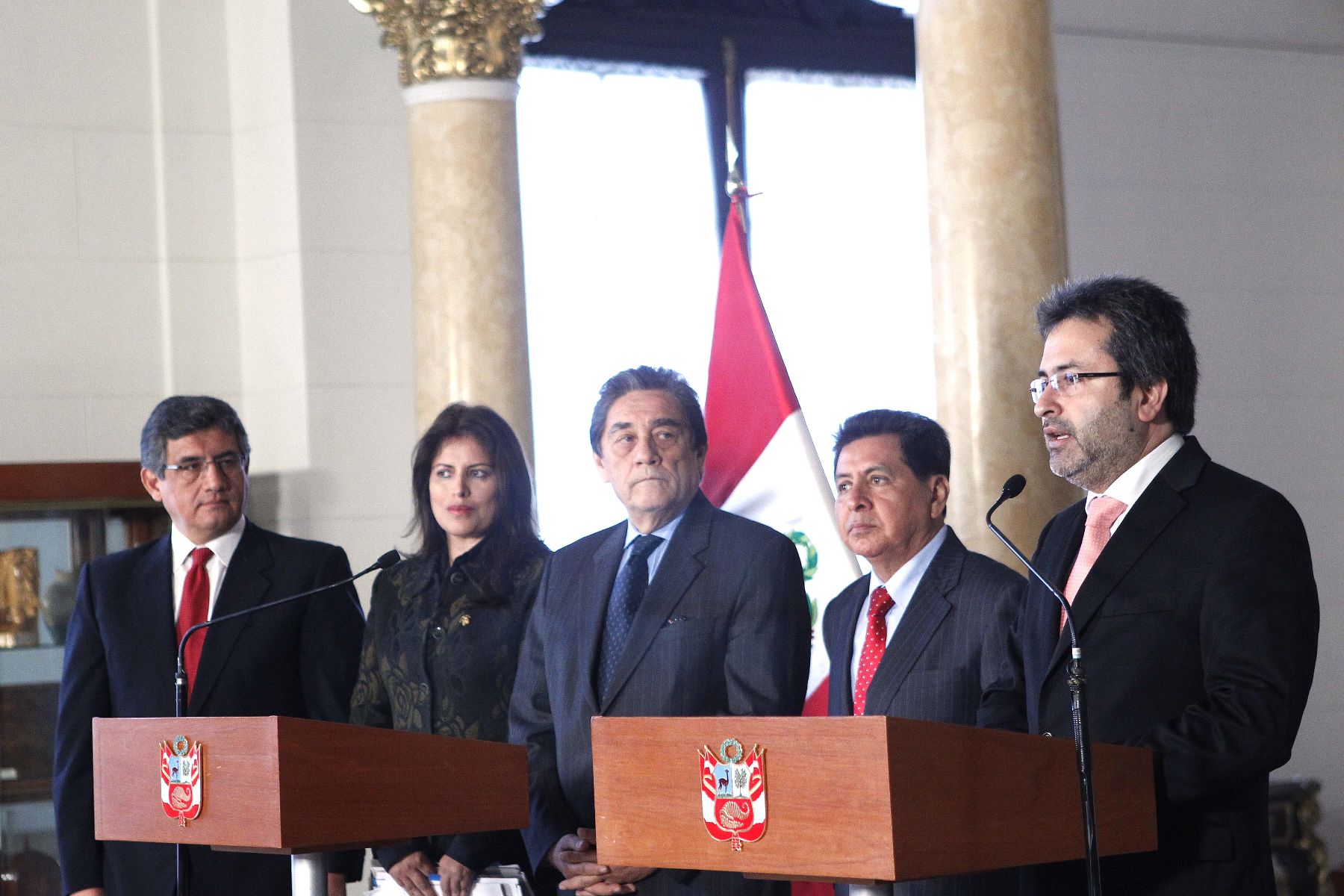LIMA,PERU-AGOSTO 27. Presidente del Consejo de Ministros, Juan Jiménez Mayor, y dirigentes de partido político Perú Posible ofrecieron conferencia de prensa al finalizar reunión de diálogo en Palacio de Gobierno.
Foto: ANDINA/Prensa Presidencia