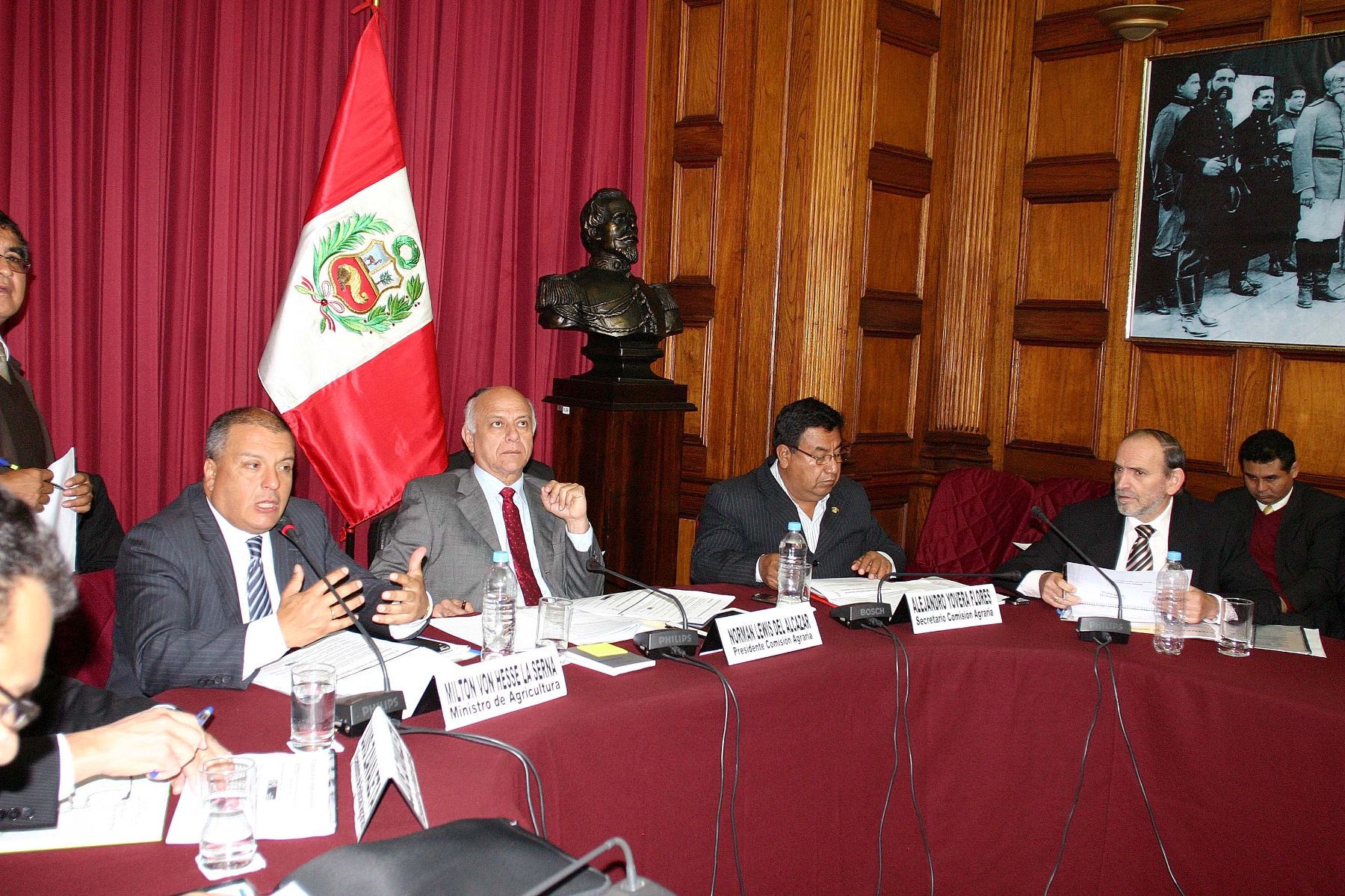 Ministro de Agricultura y Riego, Milton von Hesse, en Comisión Agraria del Congreso de la República. Foto: Minagri