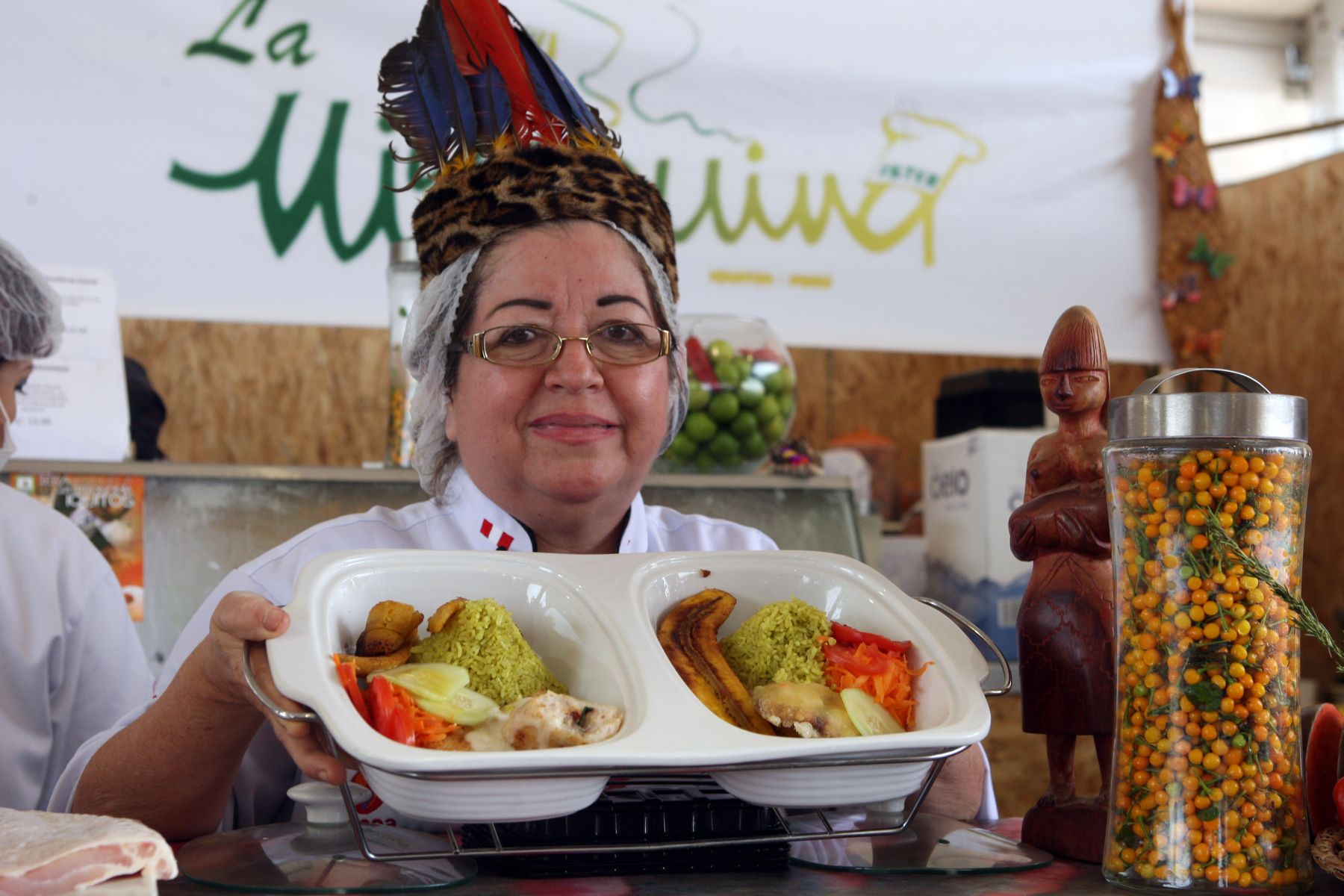.La Mishquina de la Selva ofrece platos a base de Paiche, en la Feria Gastronomica Mistura 2013. ANDINA/Héctor Vinces